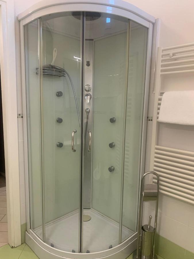Odeon Apartment In Centro A Ливорно Экстерьер фото