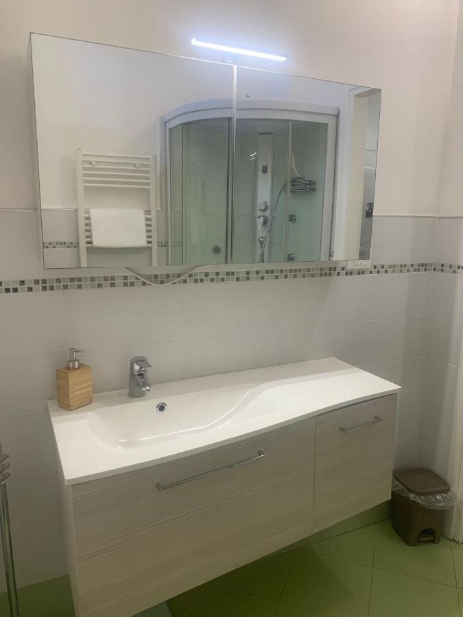 Odeon Apartment In Centro A Ливорно Экстерьер фото