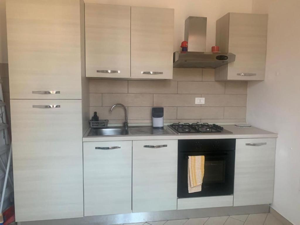 Odeon Apartment In Centro A Ливорно Экстерьер фото